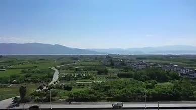 大理古城航拍到洱海视频的预览图